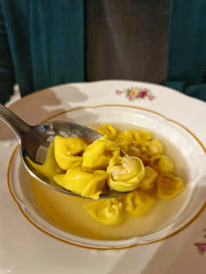 Classic Taste Of Italy - Mini Tortellini In Brodo Wallpaper