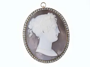 Classical Cameo Pendant Wallpaper