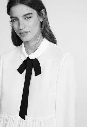 Claudie Pierlot White Top Black Ribbon Wallpaper