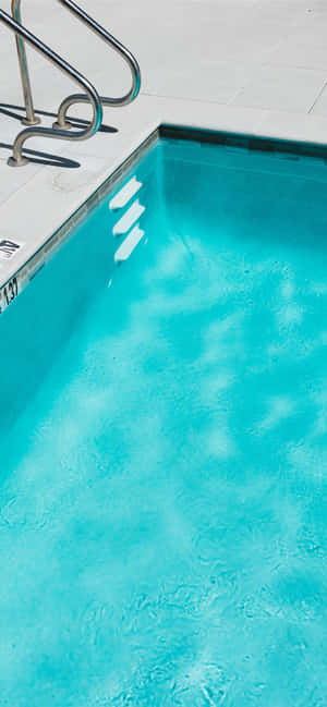 Clear Blue Green Pool Water Wallpaper