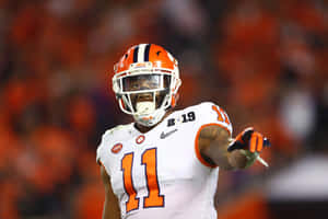 Clemson Linebacker Isaiah Simmons Pointing Wallpaper