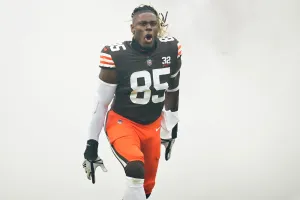 Cleveland Browns Player In Action Wallpaper