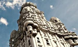 Close Look At Palacio Salvo Wallpaper