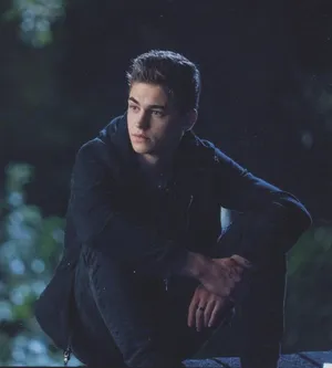 Close-up Of Hardin Scott: A Shaded Solitude Wallpaper