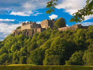 Cloudy Sky Above Sterling Castle Wallpaper