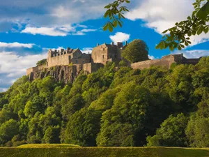 Cloudy Sky Above Sterling Castle Wallpaper