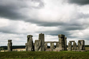 Cloudy Sky Over Stonehenge Wallpaper