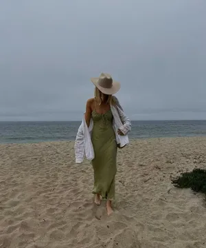 Coastal Cowgirl Beach Fashion Wallpaper