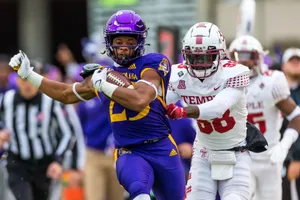 College Football Action East Carolinavs Temple Wallpaper