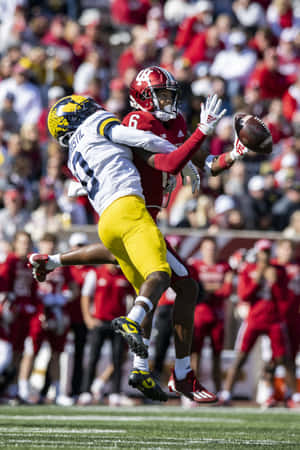 College Football Catch Attempt Wallpaper