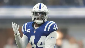 Colts Linebacker Zaire Franklin On Field Wallpaper