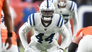 Colts Linebacker Zaire Franklin Prepared Position Wallpaper