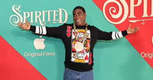 Comedian Tracy Morgan Smiling In A Photoshoot Wallpaper