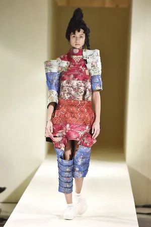 Comme Des Garçons Cut-out Vintage Outfit Wallpaper