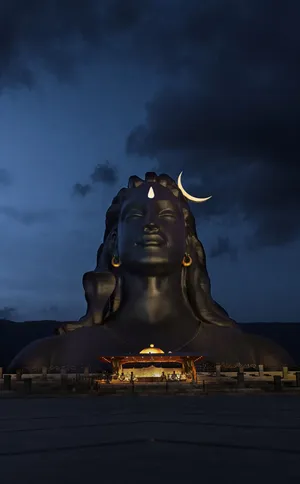 Complimentary Huge Statue Wallpaper