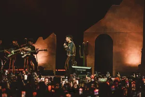 Concert Performancewith Glowing Phones Wallpaper