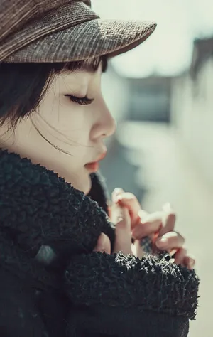 Contemplative Girl With Hat Wallpaper