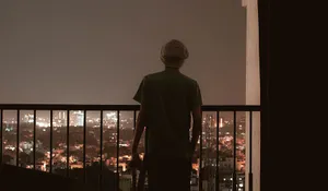 Contemplative Urban Nightscape Wallpaper