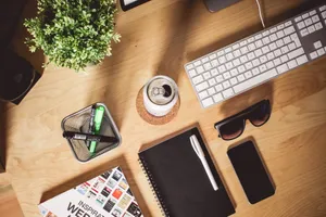 Cool And Stylish Woman In Sunglasses Enjoying The Sun Wallpaper