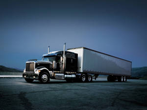 Cool Peterbilt Container Truck Wallpaper