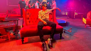 Cool Red Ambiance Club Scene Wallpaper