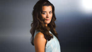 Cote De Pablo Elegant Portrait Wallpaper