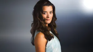 Cote De Pablo Elegant Portrait Wallpaper