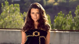 Cote De Pablo Elegant Portrait Wallpaper
