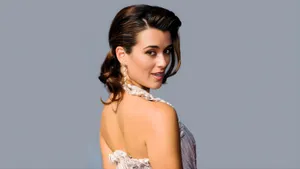 Cote De Pablo Elegant Portrait Wallpaper