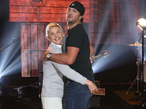 Country Music Artist Luke Bryan Wallpaper