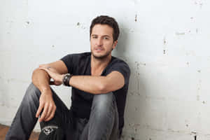 Country Music Sensation Luke Bryan Wallpaper