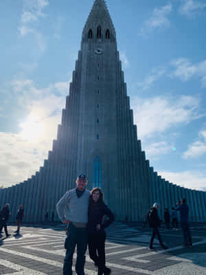 Couple At Hallgrimskirkja Church Wallpaper