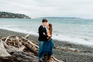 Couple Embrace Discovery Park Beach Wallpaper