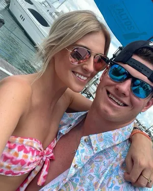 Couple Selfie Marina Backdrop Wallpaper