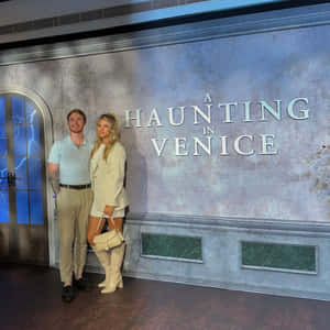 Coupleat A Hauntingin Venice Event Wallpaper