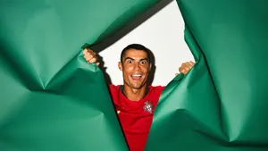 Cr7 Hd Ripping Green Paper Wallpaper