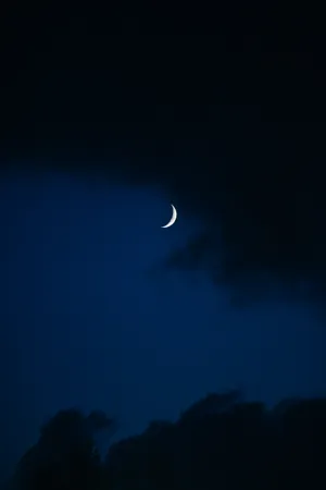 Crescent Moon 4k Iphone 11 Wallpaper