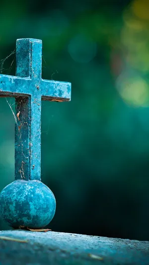 Cross Plus Figurine Wallpaper