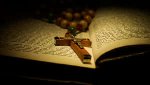 Crucifix_on_ Open_ Bible Wallpaper