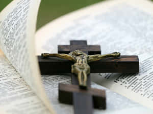 Crucifixon Bible Wallpaper