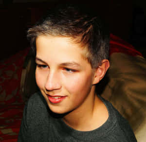 Cute Aesthetic Teenage Boy Smile Wallpaper