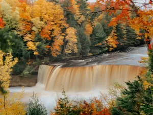 Cute Fall Aesthetic Landscape View Wallpaper