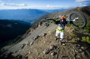 Cyclist Carrying 4k Mountain Bike Wallpaper