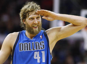 Dallas Mvp Dirk Nowitzki Salute Wallpaper