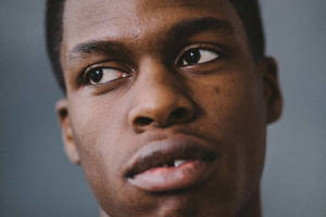 Daniel Caesar Closeup Photo Wallpaper