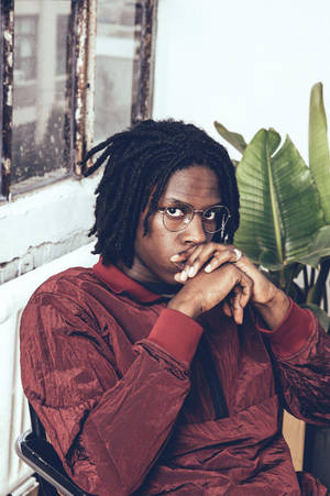 Daniel Caesar Wearing Glasses Wallpaper