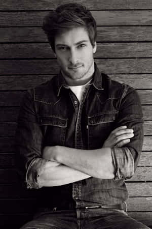 Daniel Lissing Denim Portrait Wallpaper