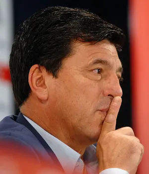 Daniel Passarella, Renowned Argentinian Football Manager Wallpaper