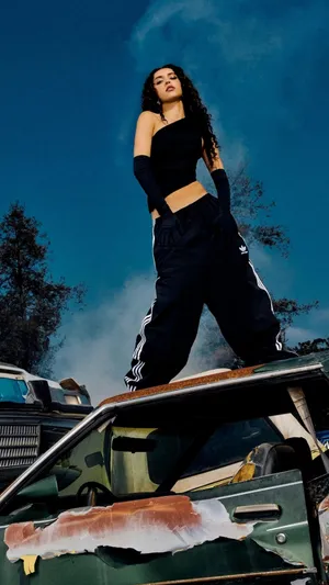 Daniela Katseye Urban Style Wallpaper