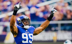 Danielle Hunter Minnesota Vikings Celebrates Win Wallpaper